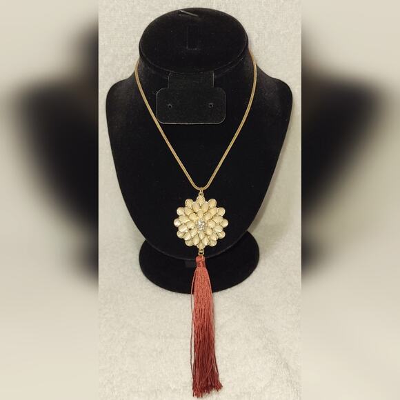 CATO Dahlia Blossom Flower Necklace with Rust Tassel Drop - Picture 3 of 7